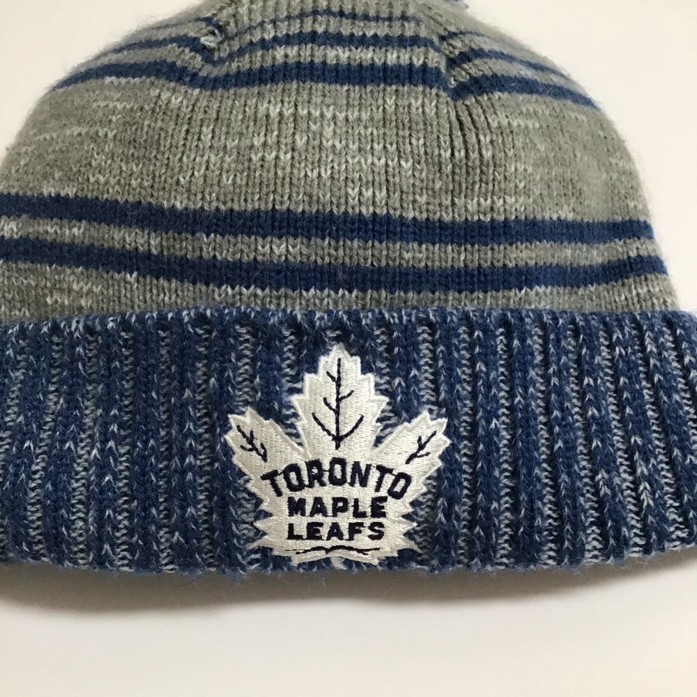Toronto Maple Leafs NHL Hockey Gray Blue Knit Pom Beanie Skater Hat Fleece Lined - Picture 4 of 10